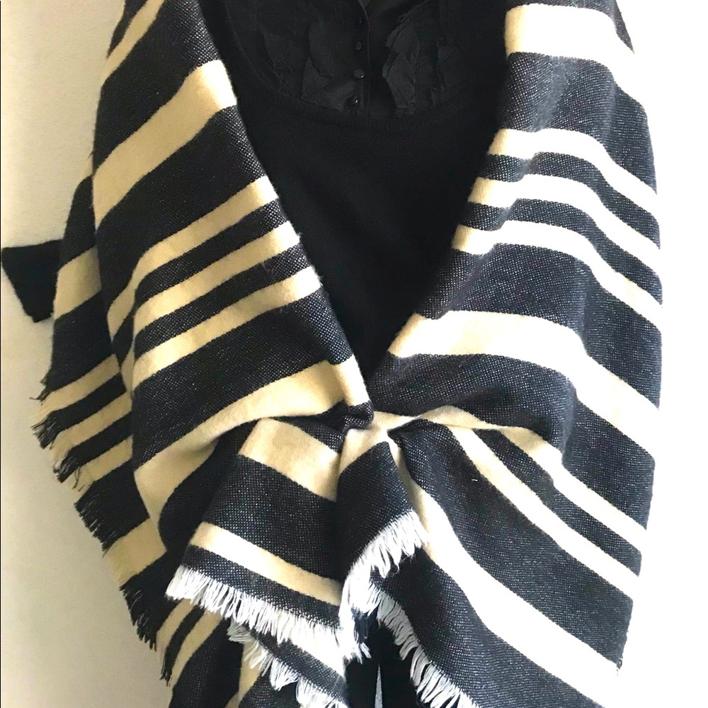 Contemporary black & IVORY blanket scarf 🧣
